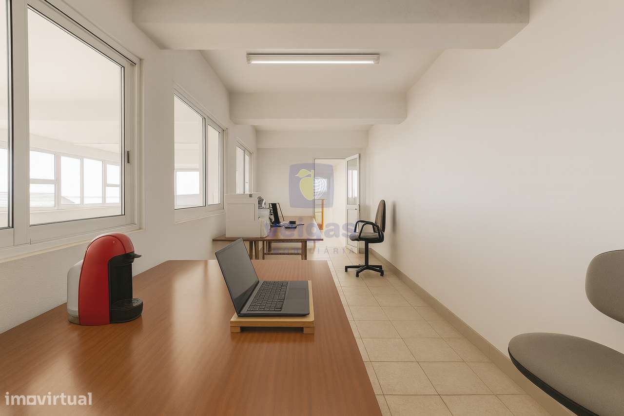 Armazém 496 m² com Escritórios, Copa, Cais de Carga e Espaço para Mont - Grande imagem: 2/47