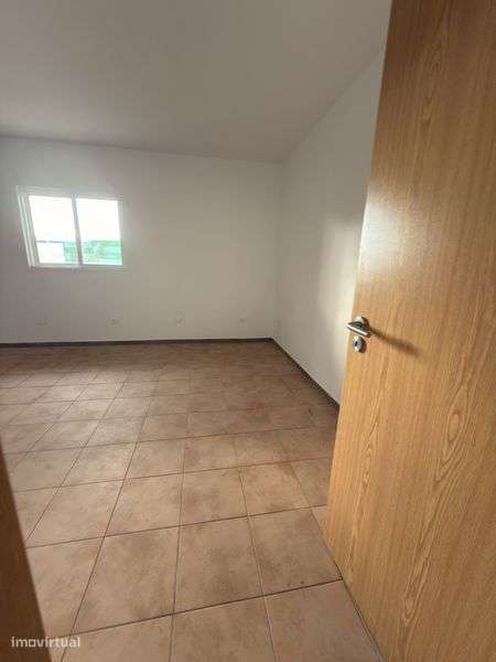 Aluga-se t2 em mozelos - Grande imagem: 4/12