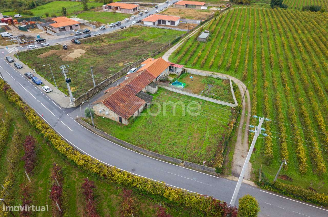 Moradia Térrea T2 com Projeto Aprovado e Amplo Espaço Exterior - Grande imagem: 5/15