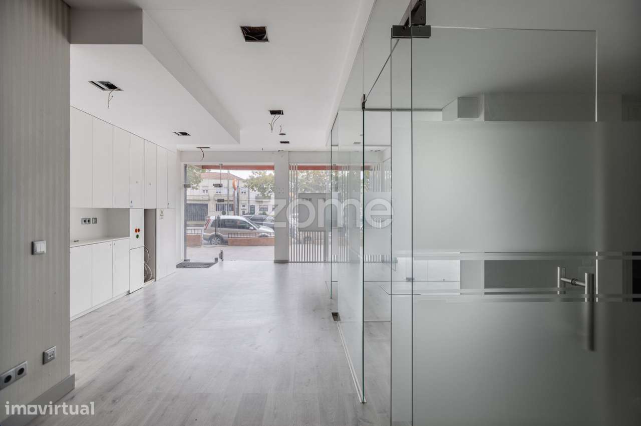 Loja com grande visibilidade e 4 montras na Circunvalação – Porto - Grande imagem: 2/16