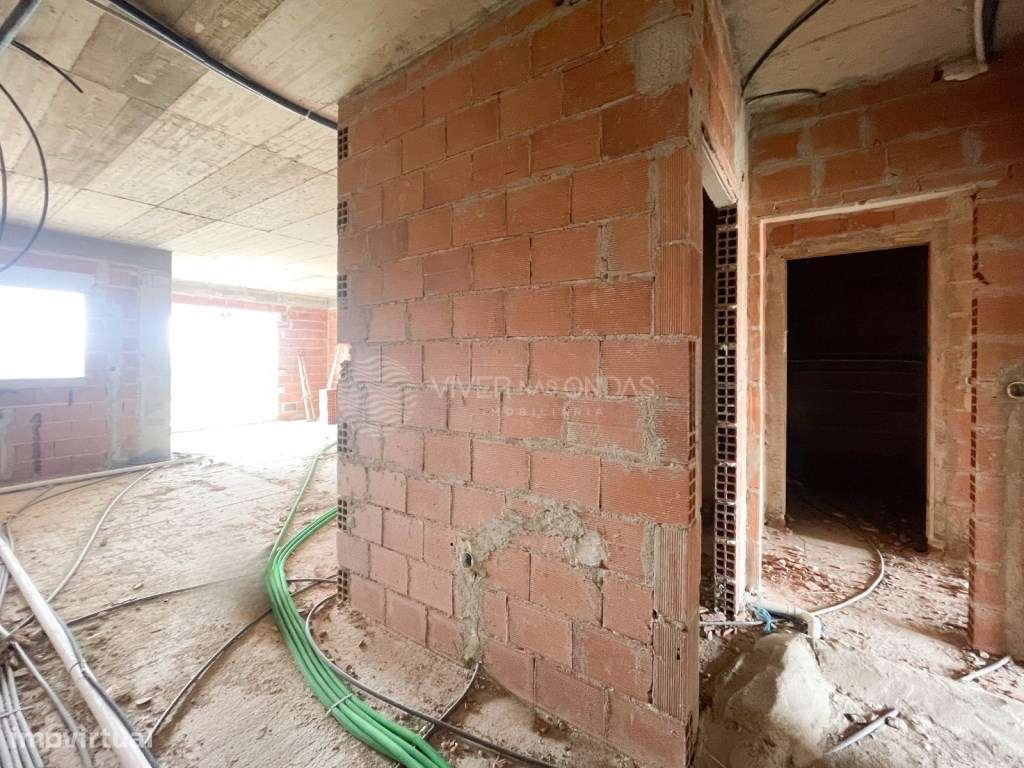 Apartamento T2 Duplex c/ garagem e varandas | Vale de Milhaços | Co... - Grande imagem: 4/46