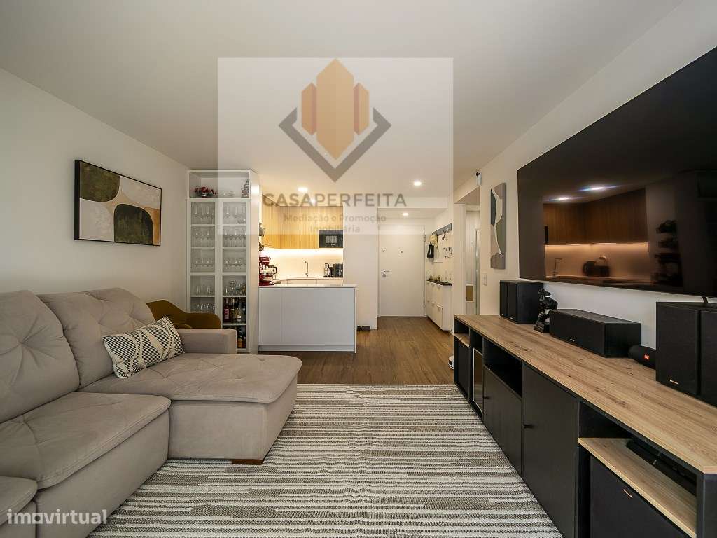 Fabuloso T2 Como Novo com Terraço e Lugar de Garagem - Candal-9