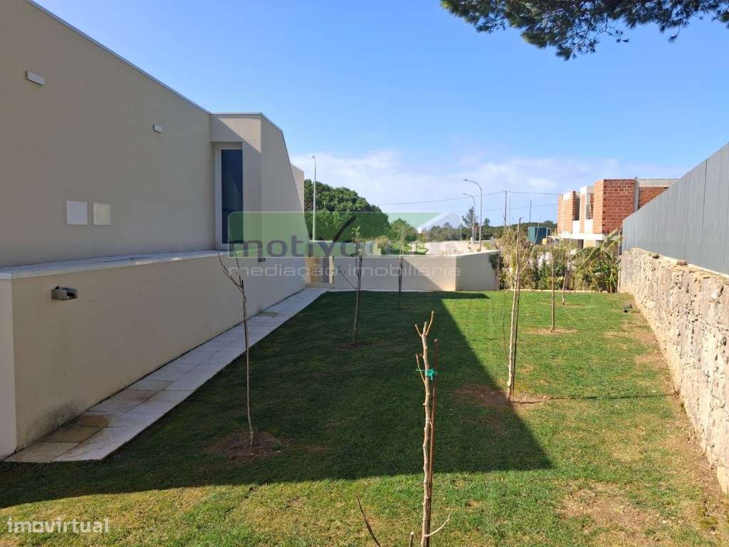 Moradia Isolada T6+1 com Piscina e Vista Única para a Serra de Sint...-10