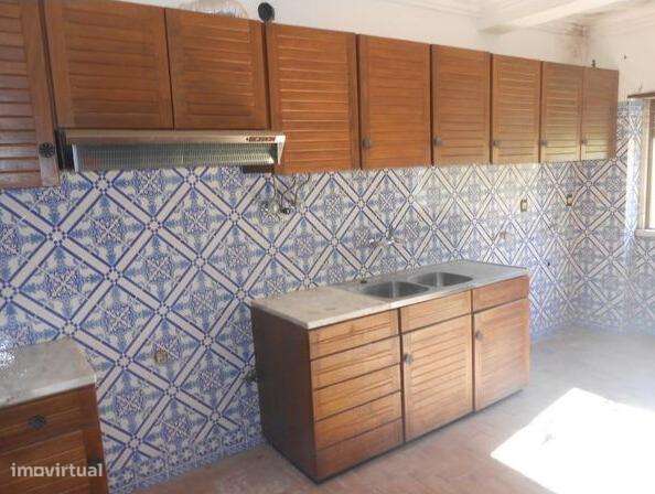 Moradia T6 em Tomar – Bons Acessos e Grande Potencial - Grande imagem: 5/10