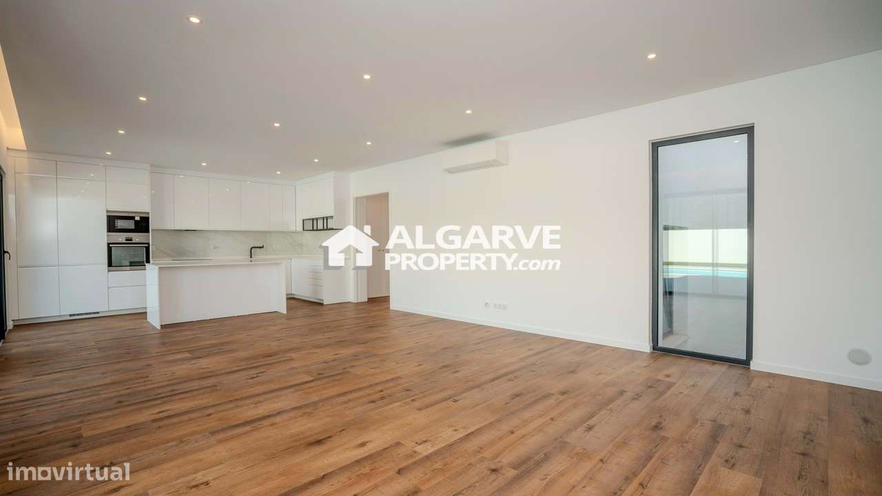 Moradia V4 Nova a Estrear perto da praia no Triângulo Dourado, Algarve - Grande imagem: 4/33
