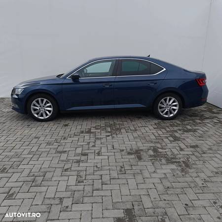 Skoda Superb 2.0 TDI DSG Style - 3