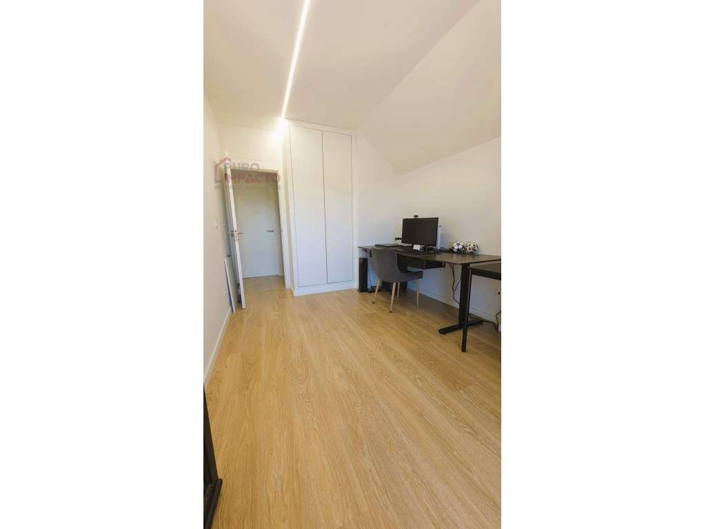 T2 Semi-Novo (2025) | Rotunda do Picoto | Garagem 23m² | 2 Varandas-14