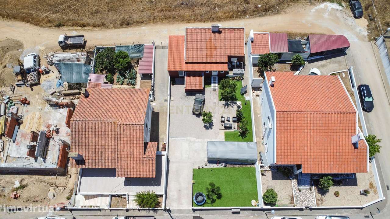 Moradia T2 Renovada com Quintal e Jardim – O Refúgio Ideal para Viver-27
