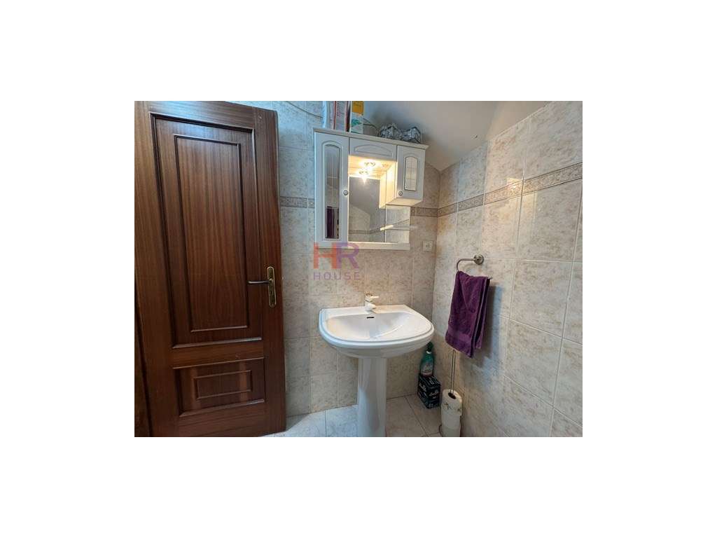 Vende-se Moradia Isolada M4+1 com garagem e jardim.-30