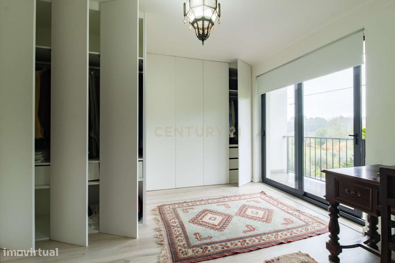 Moradia T3 de arquitetura contemporânea-13