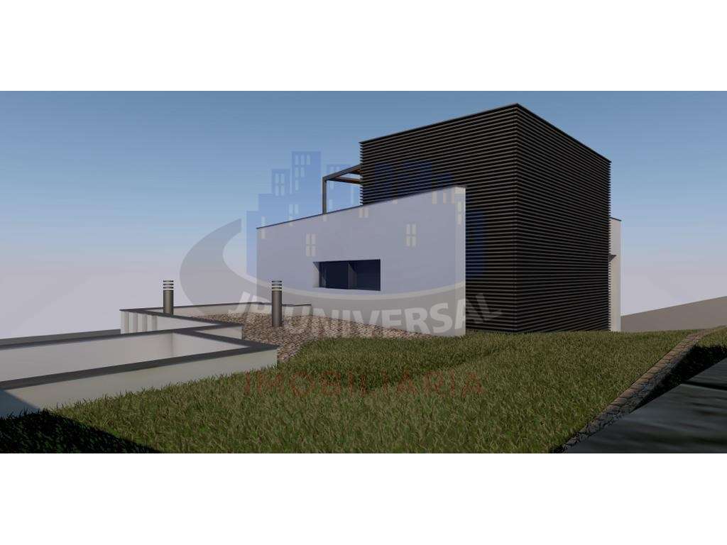 Vende-se Terreno com Projeto com Vista Castelo-2