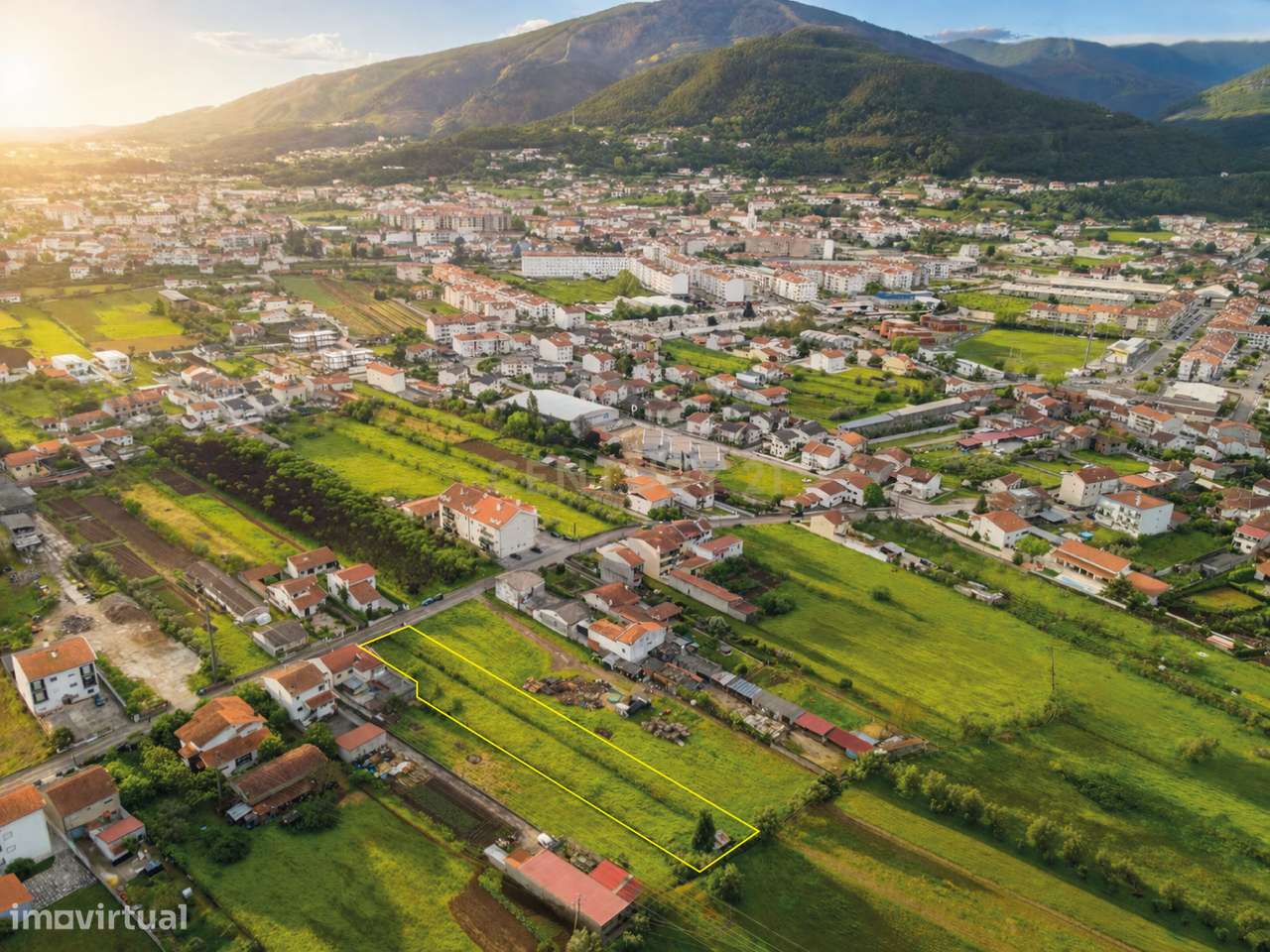 Terreno rústico em zona urbanizável, com 1.780 m² perto do centro da L - Grande imagem: 4/8