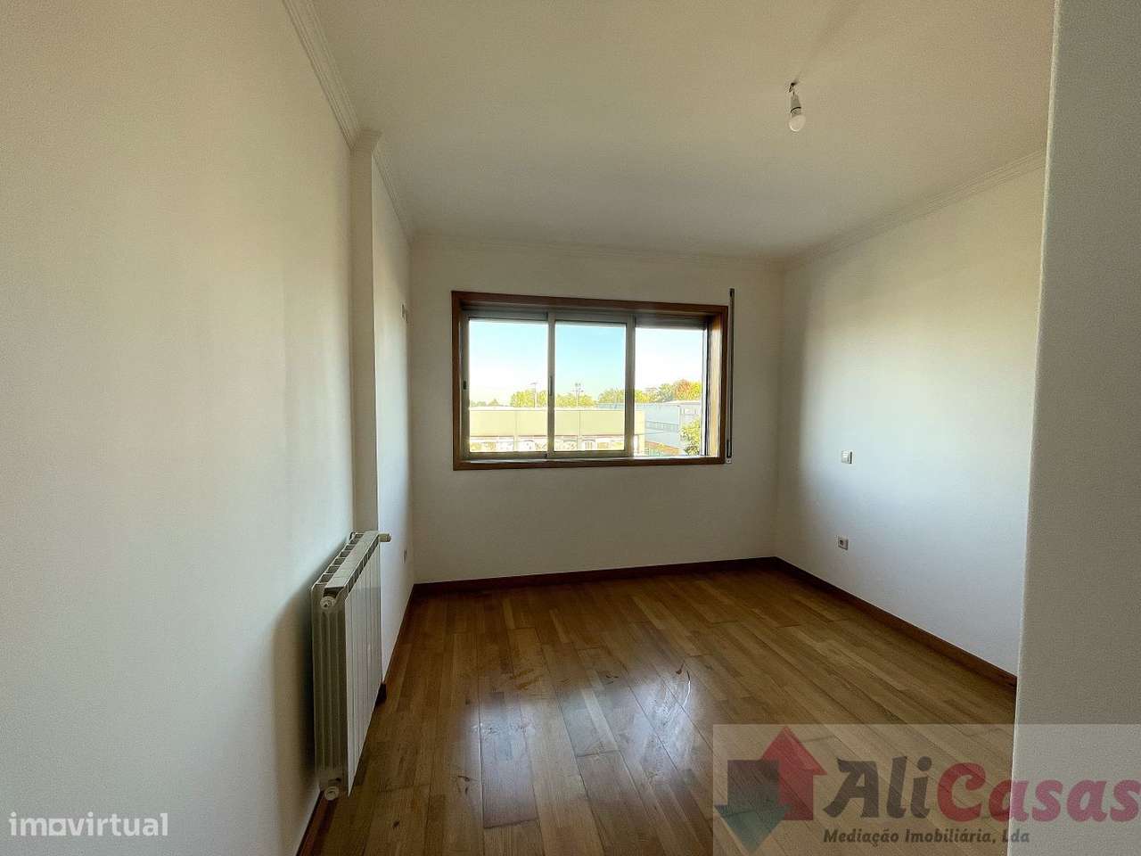 **Excelente Apartamento T2 C/Ampla varanda em Localização Privilegia-22