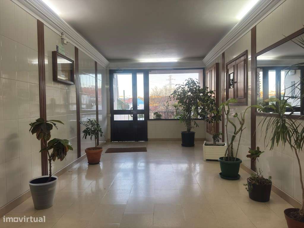 APARTAMENTO T3 - NA RUA CORREIA GARÇÃO - ODIVELAS-34