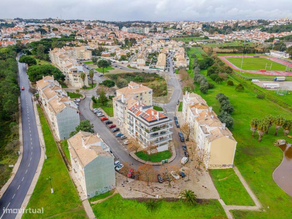 Apartamento T2 Garagem e Arrecadação Sobreda-36
