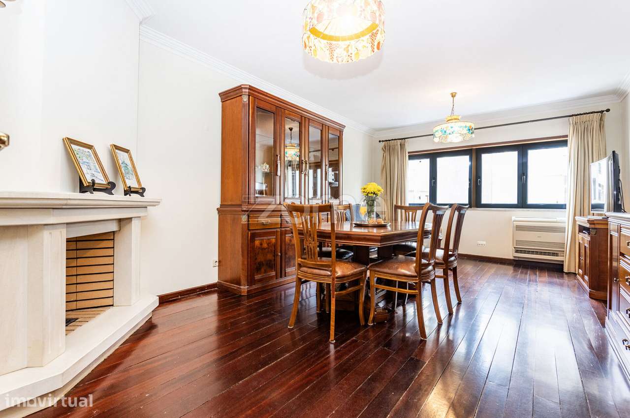 T3 com Lugar Estacionamento privado, perto Metro-23