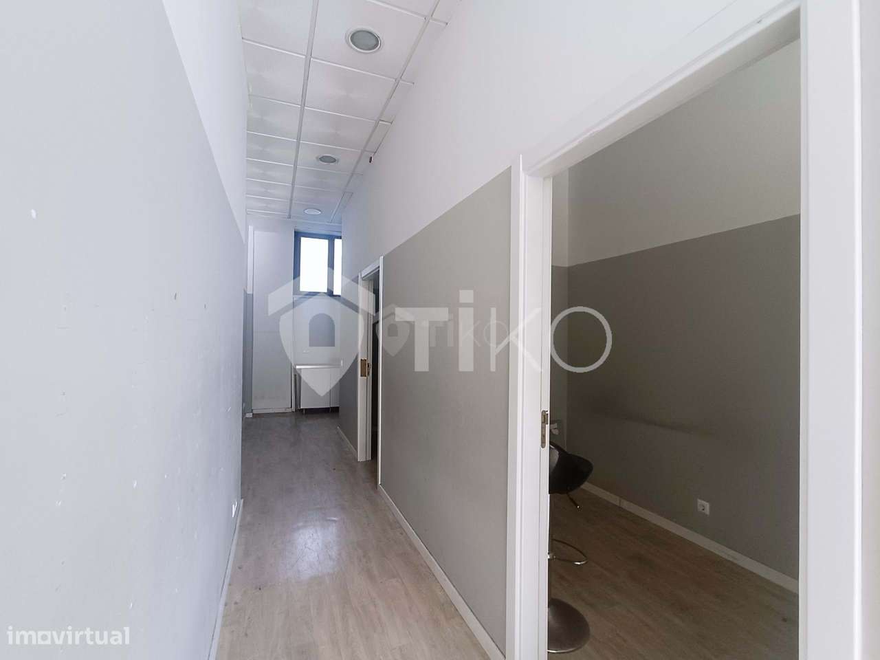 Espaço comercial com 2 montras com gabinetes no Lumiar - Grande imagem: 2/24