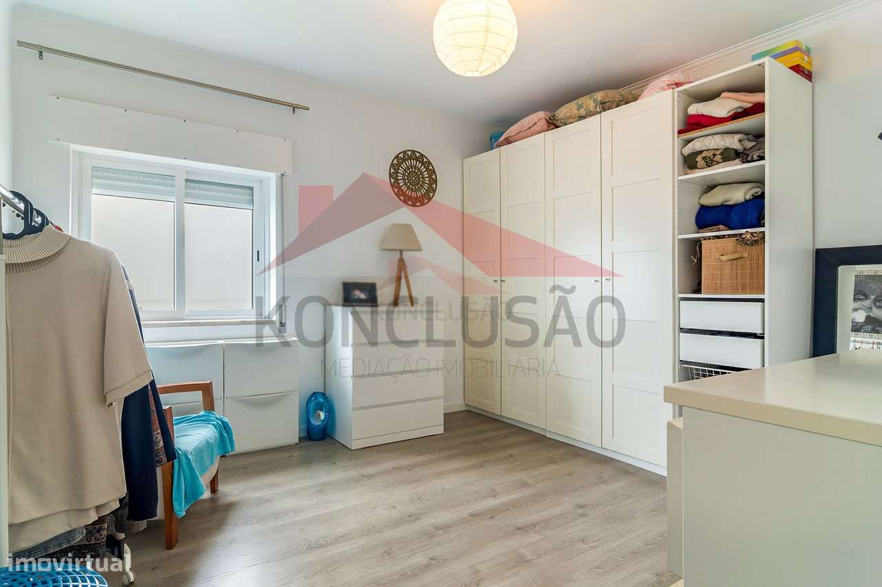 """Apartamento T4 Remodelado com Vista Panorâmica para o Rio Tejo -...-16