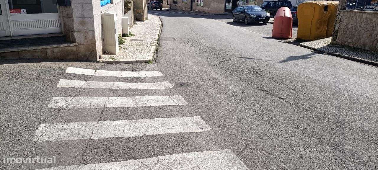 Prédio centro do Valado -Nazaré Projeto aprovado para 5-Apartamentos-5