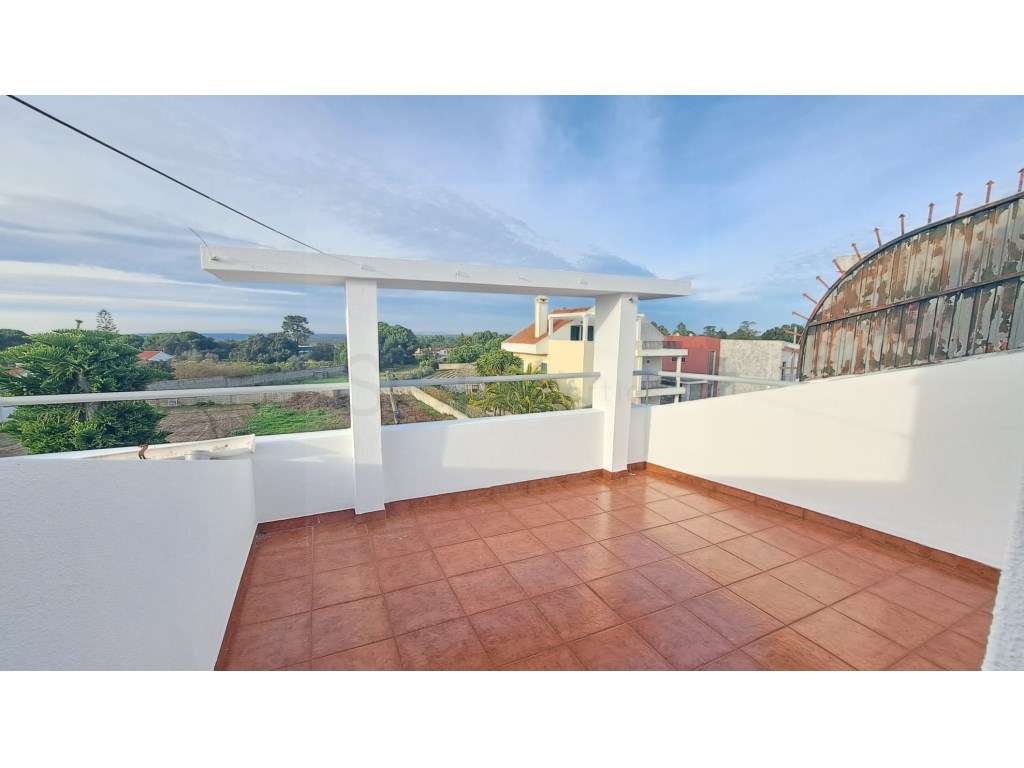 Moradia T3 +1 independente com garagem e piscina em Sesimbra-6