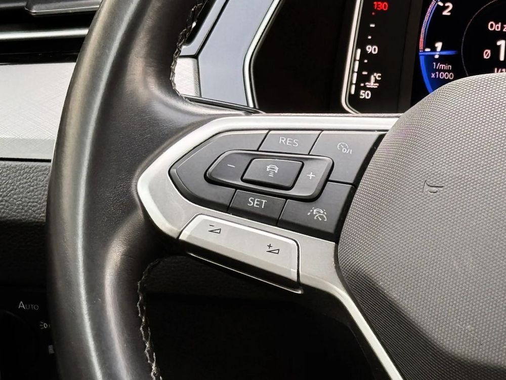 Volkswagen Passat-Variant 1.5 TSI Evo Business DSG 2022 — zdjęcie 3
