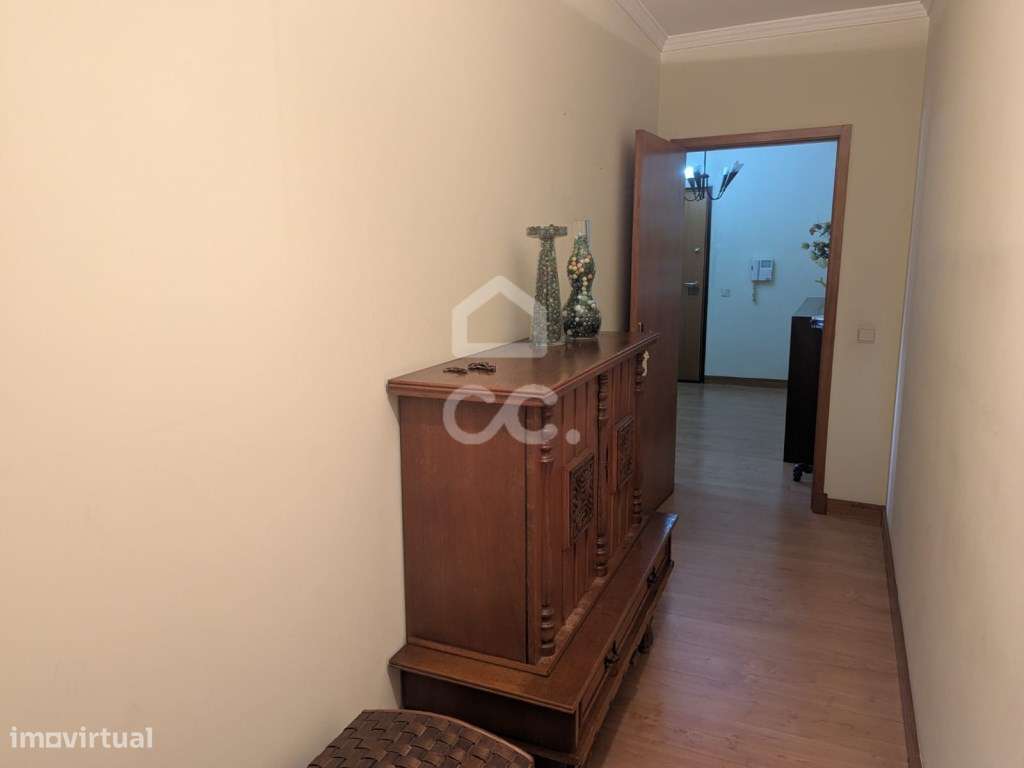 Apartamento T2 com 2 Lugares de garagem - Grande imagem: 3/27