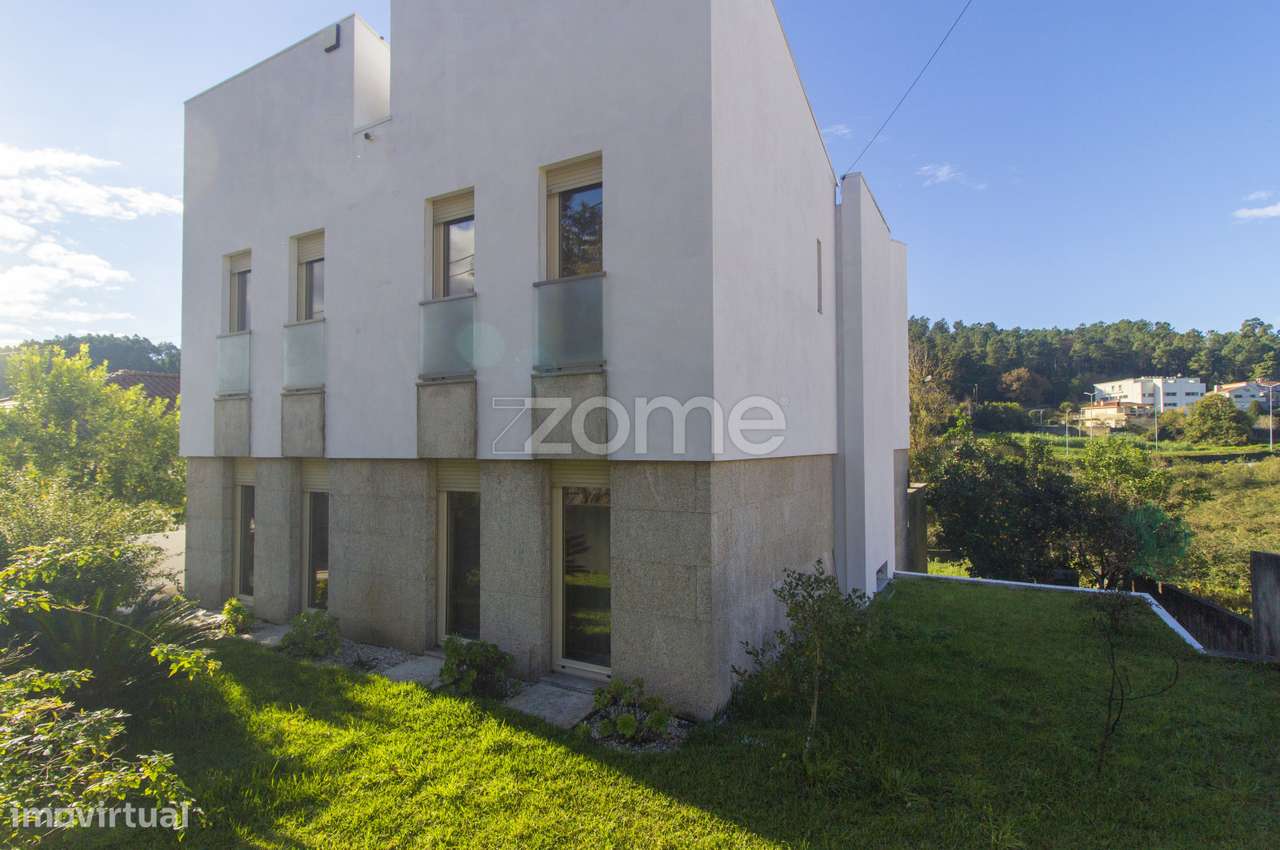 Moradia individual T5 em S. Pedro Este - Grande imagem: 2/50