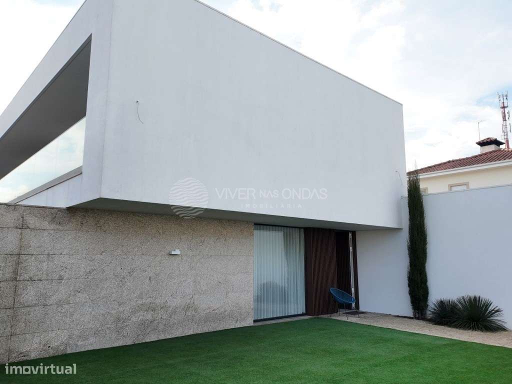 Luxuosa Moradia com 548 m2 - Premium com Piscina - 25 minutos do PORTO-53