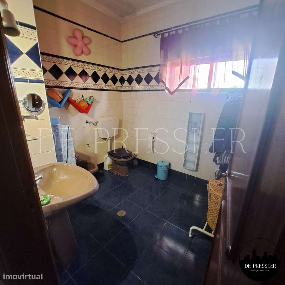 Excelente Moradia Isolada em Santo António da Charneca - Barreiro-14