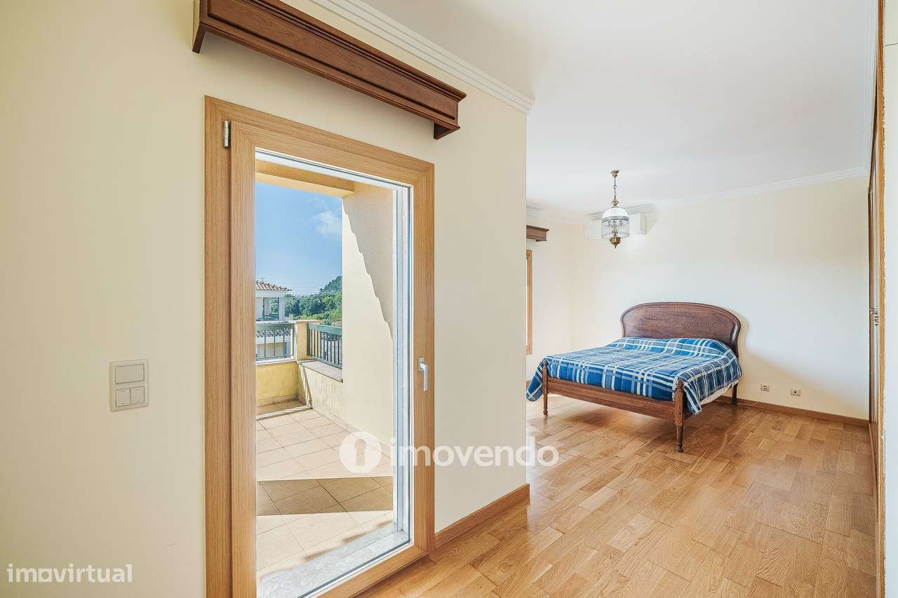 Moradia T4, com condomínio com piscina, em Almargem do Bispo-41