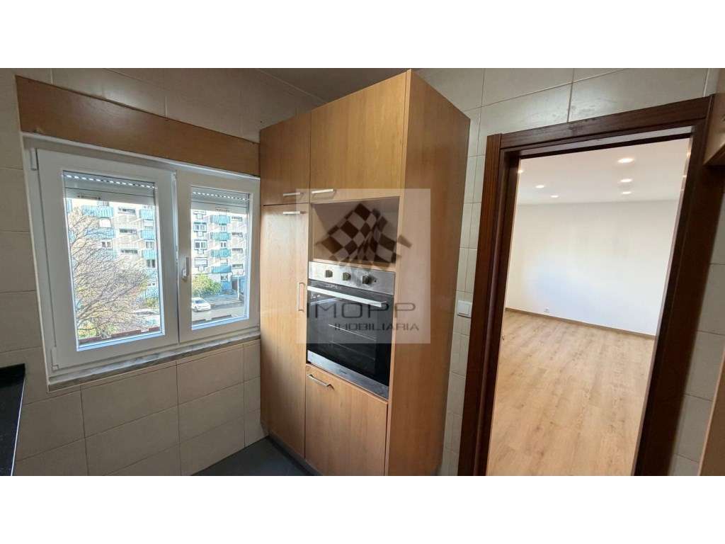 Reservado - Excelente T3 renovado nos Olivais-9
