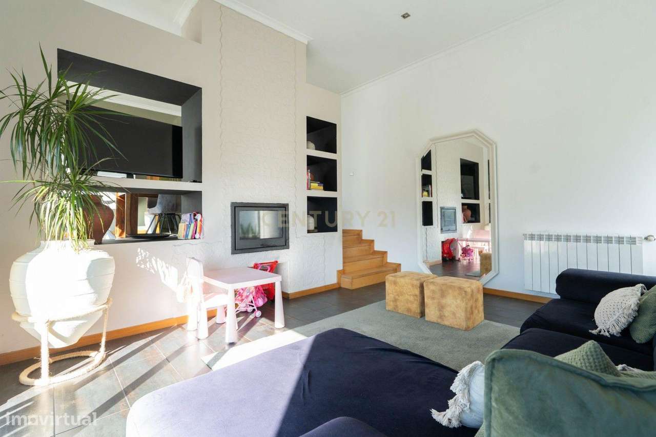 Moradia térrea T3+1 com linhas modernas,varandas,churrasco,jardim,gara-14