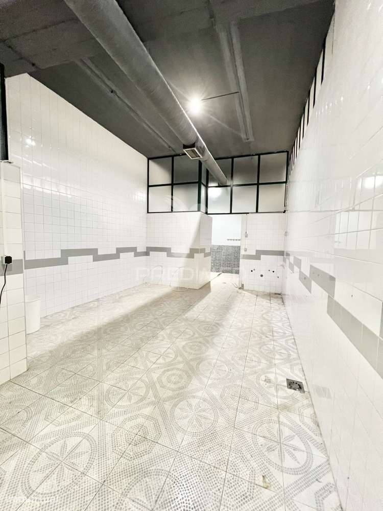 Loja com 22 salas e 5 casas de banho - Grande imagem: 5/31