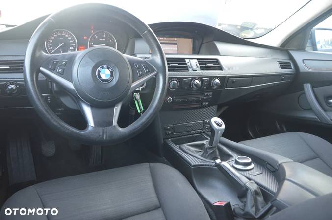 BMW Seria 5 525d - 13