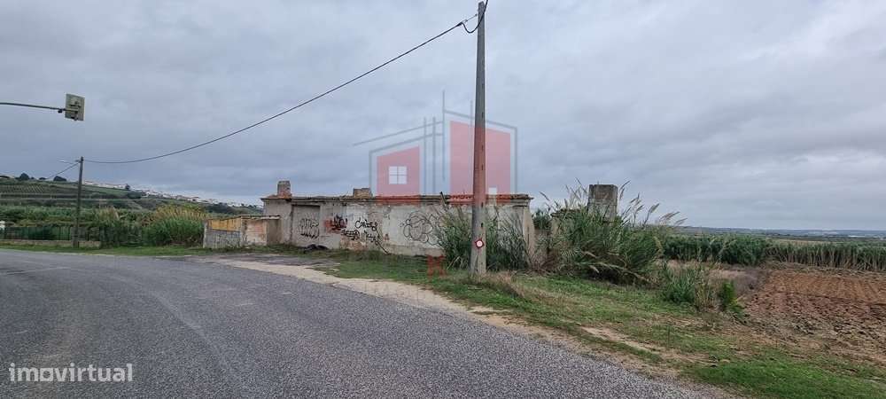 Terreno misto com ruína para reconstrução - Grande imagem: 4/7