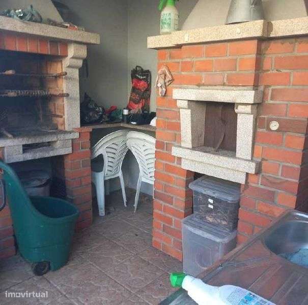 Moradia T4 + 1 em Banda. Excelente Localização - Grande imagem: 4/8