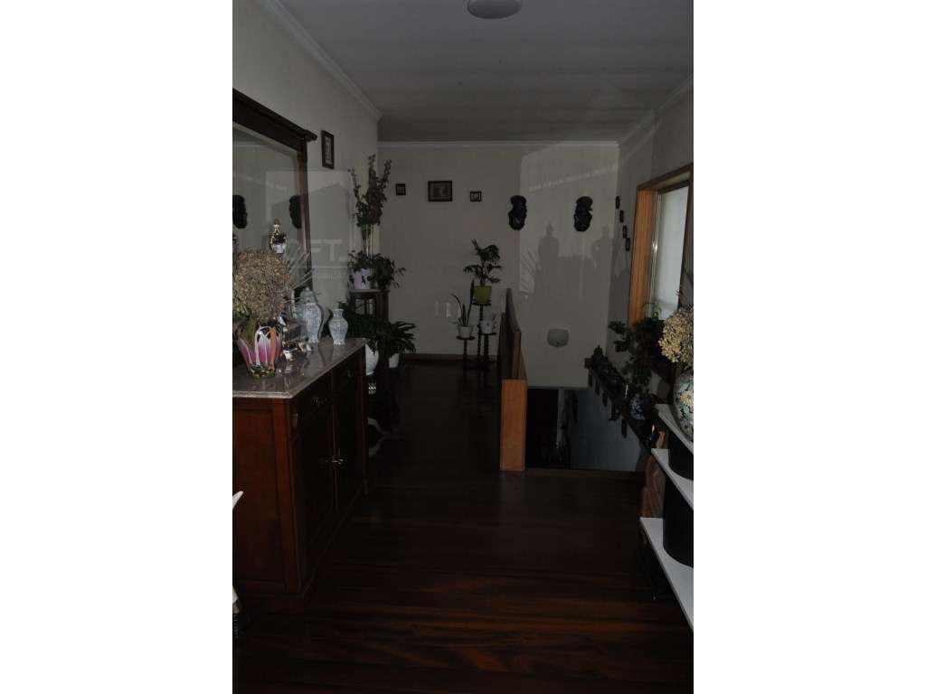 Moradia V4 em Candoso S.Santiago e Mascotelos-28