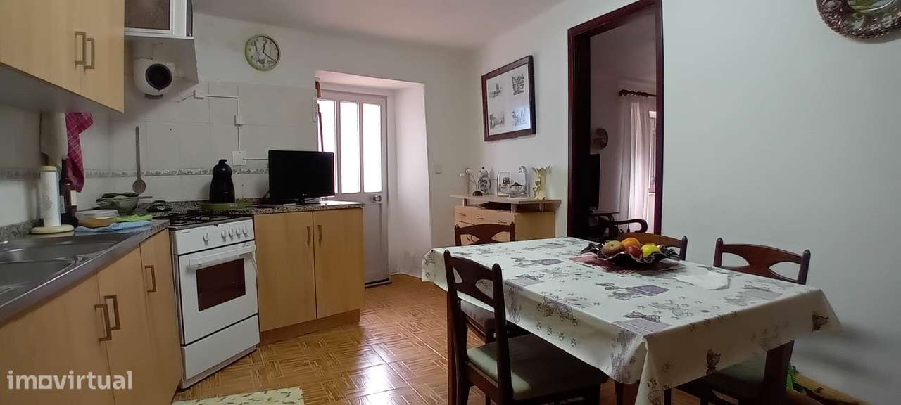 Moradia T1+1 com logradouro em Nossa Senhora da Glória-11