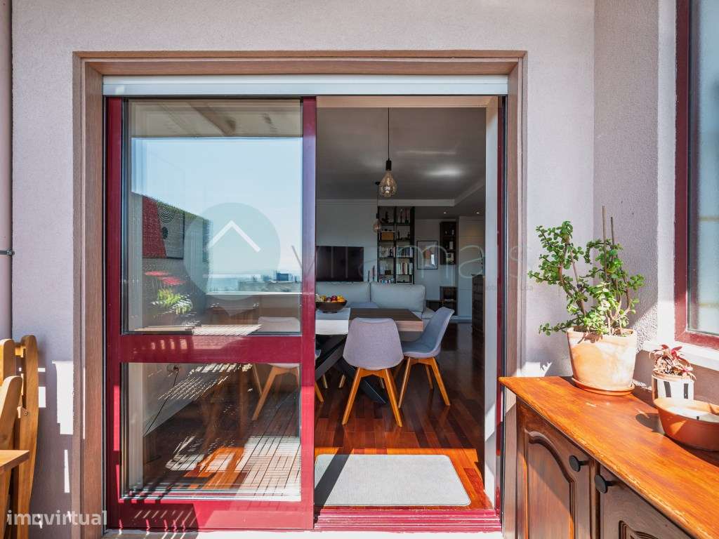 T2 à Venda na Areosa, Porto | Renovado, Garagem e Vista Mar-19