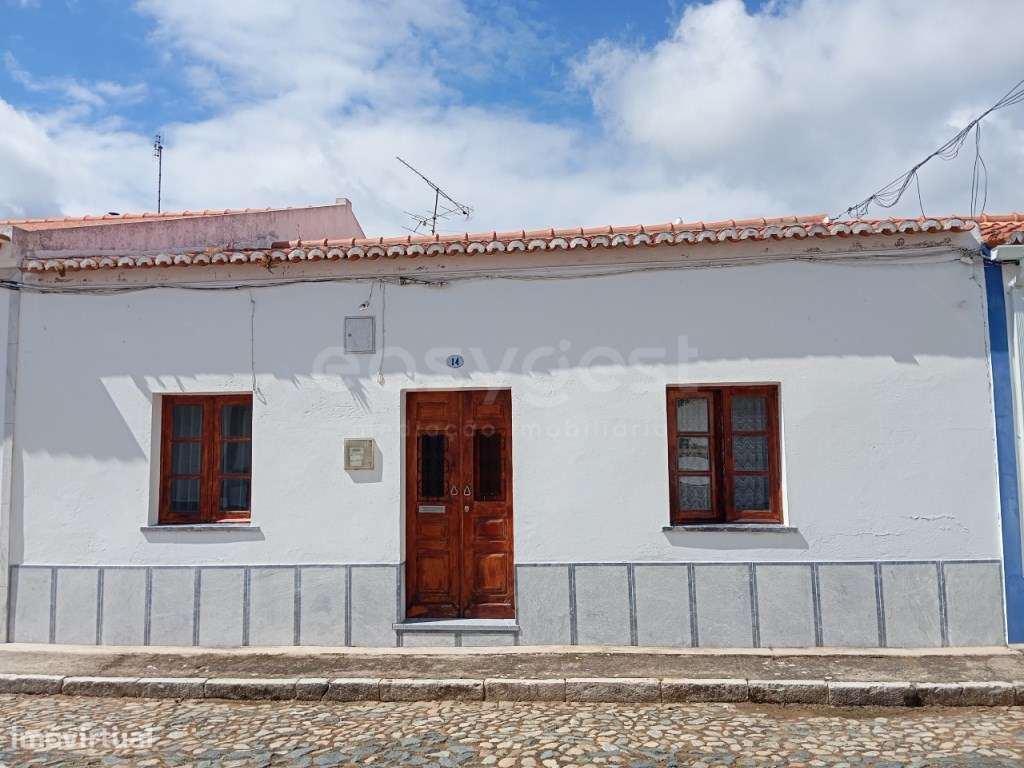 Moradia no Centro de Baleizão com 4 quartos, garagem e quintal - Grande imagem: 1/24