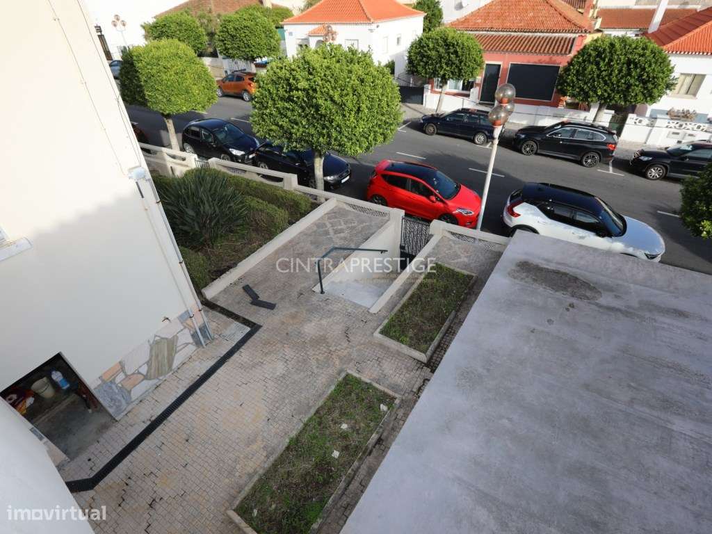 Moradia no Centro de Mafra com 2 Pisos e 2 Garagens.-26