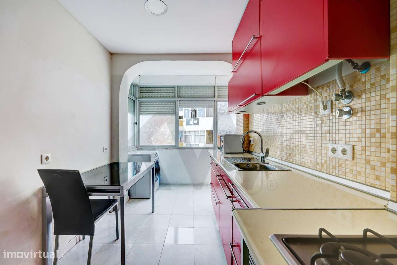 Apartamento T3 Monte da Caparica Rua General Humerto Delgado-34
