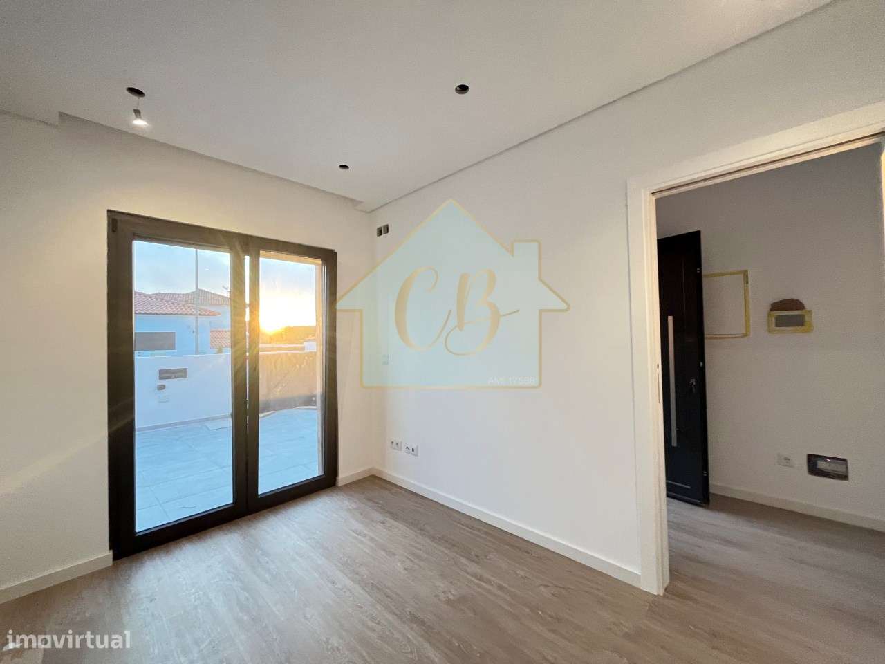 Moradia T4 Exclusiva em Santa Cruz – Faça do Mar o seu Vizinho - Grande imagem: 4/37