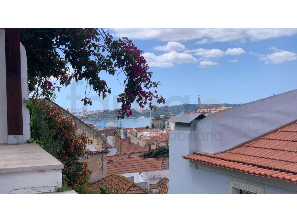 T2 Com Terraço no Castelo - Grande imagem: 3/42