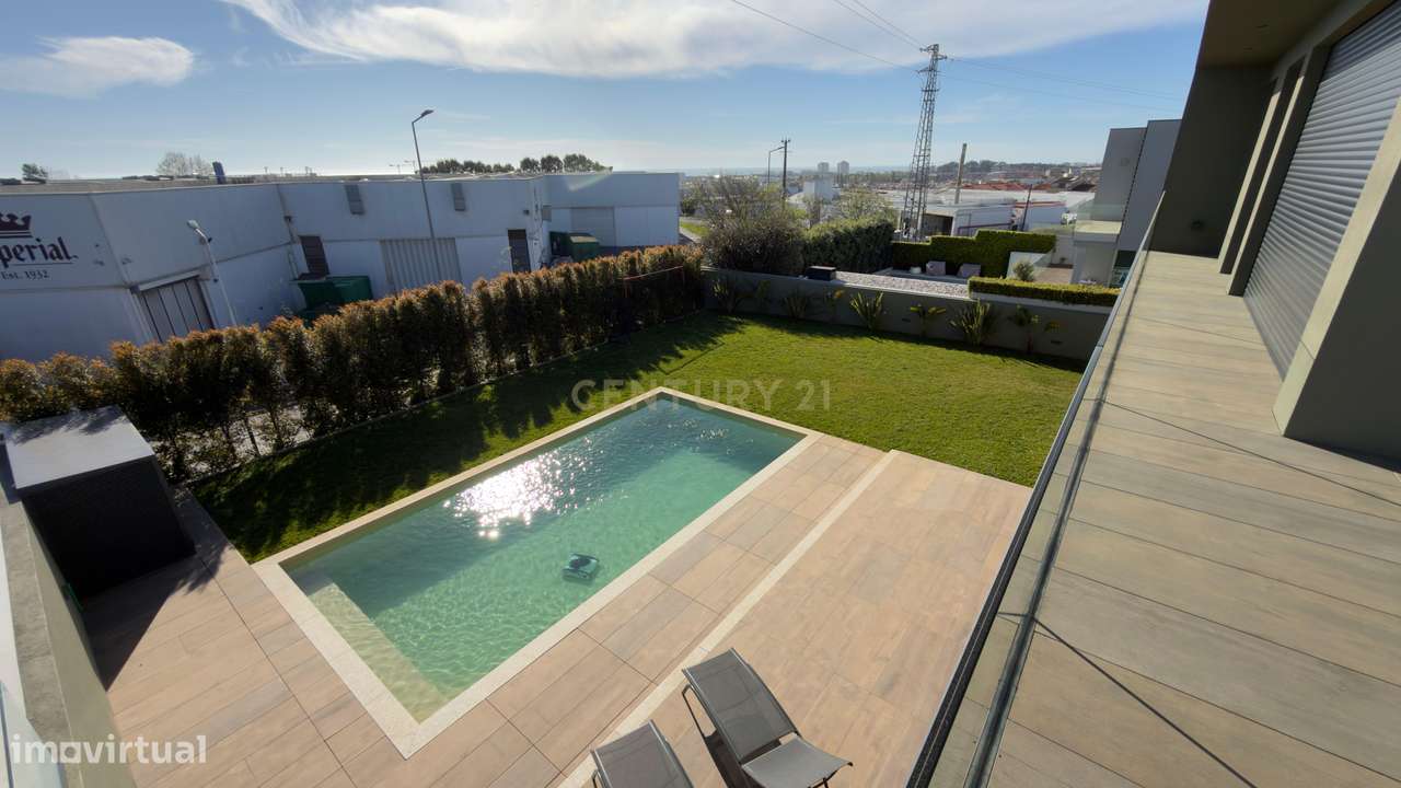 Moradia Contemporânea de Luxo em Azurara | Elegância, Privacidade e Di-5