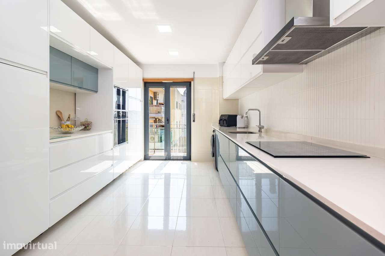 Moderno apartamento T3 com parqueamento e arrecadação-11