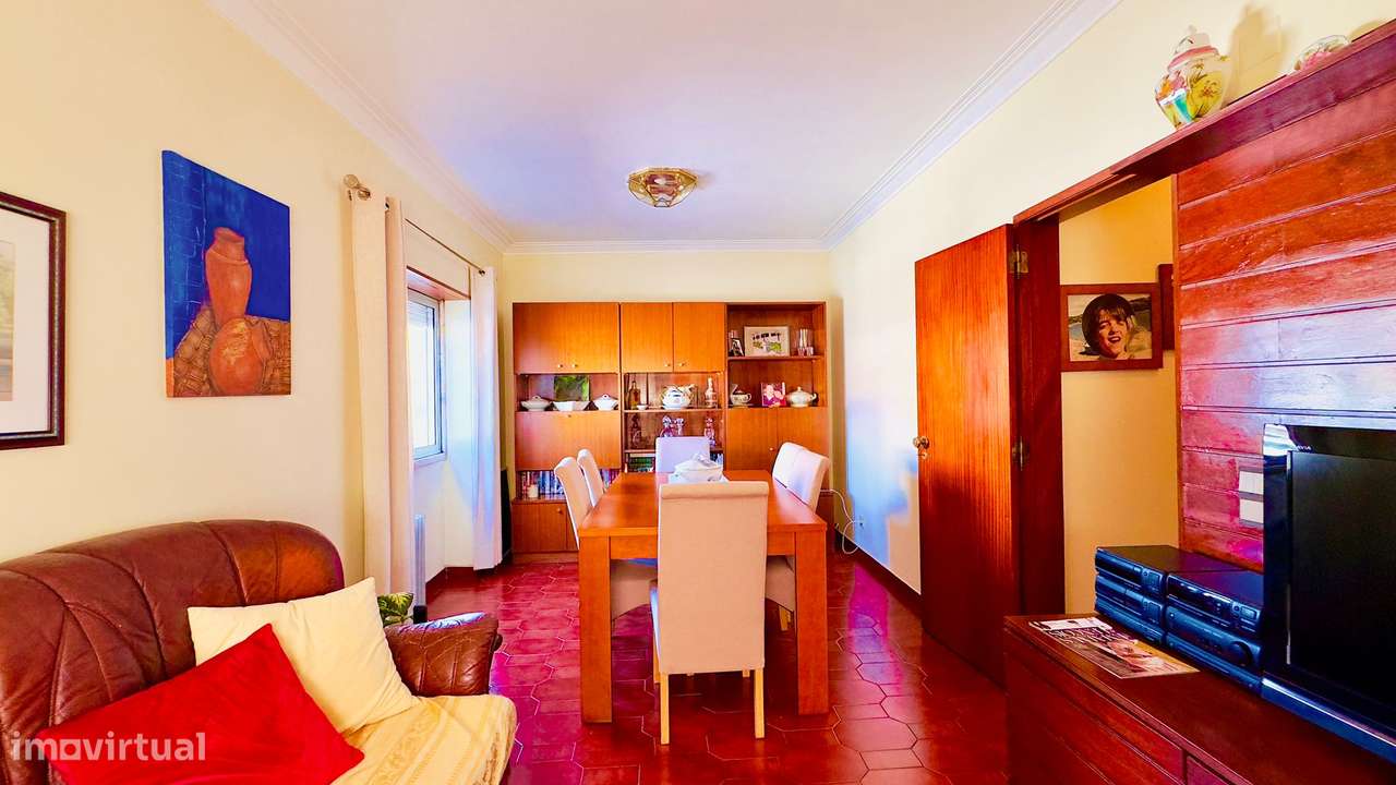 Andar de Moradia T2 | 70 m² | Varanda | Garagem | Porto Salvo-5