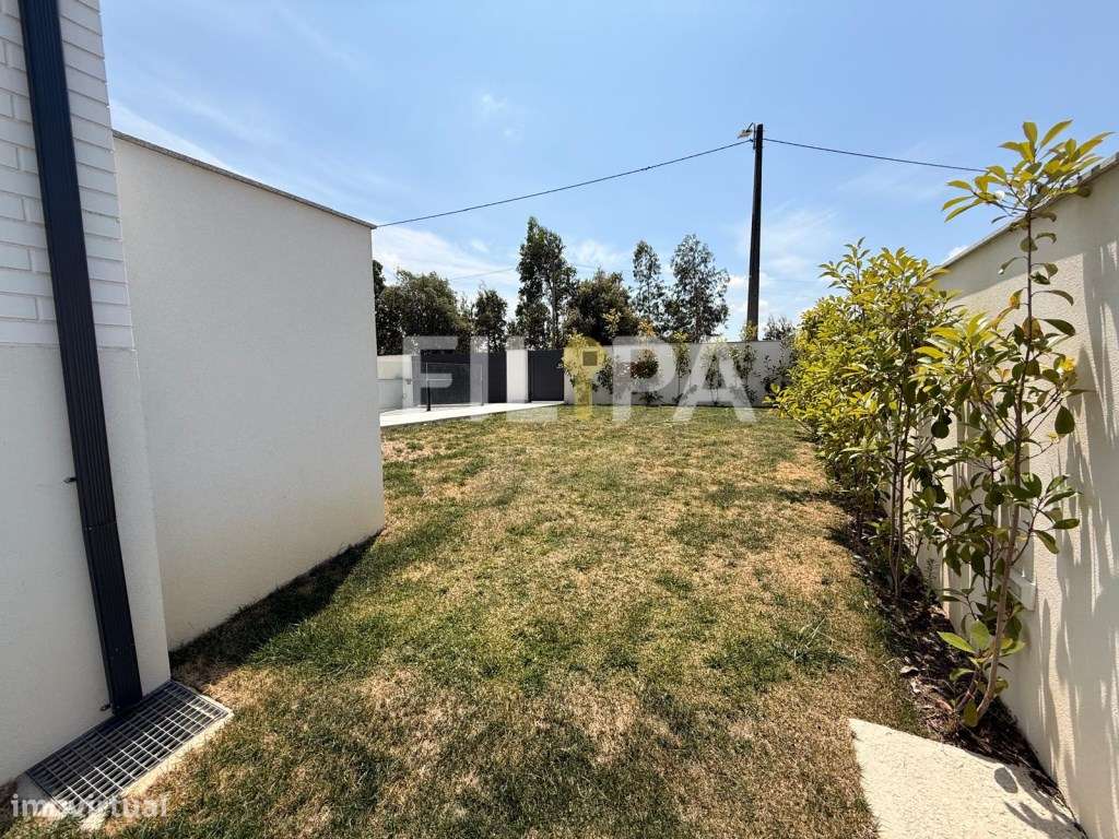 Moradia T3 Como Nova | Construção 2025 | Jardim | Garagem para 3 Ca...-35