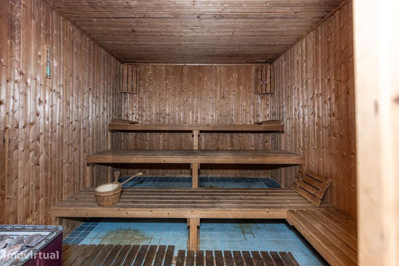 Excelente T5  em Condominio Fechado a Marechal Gomes da Costa, Porto-59