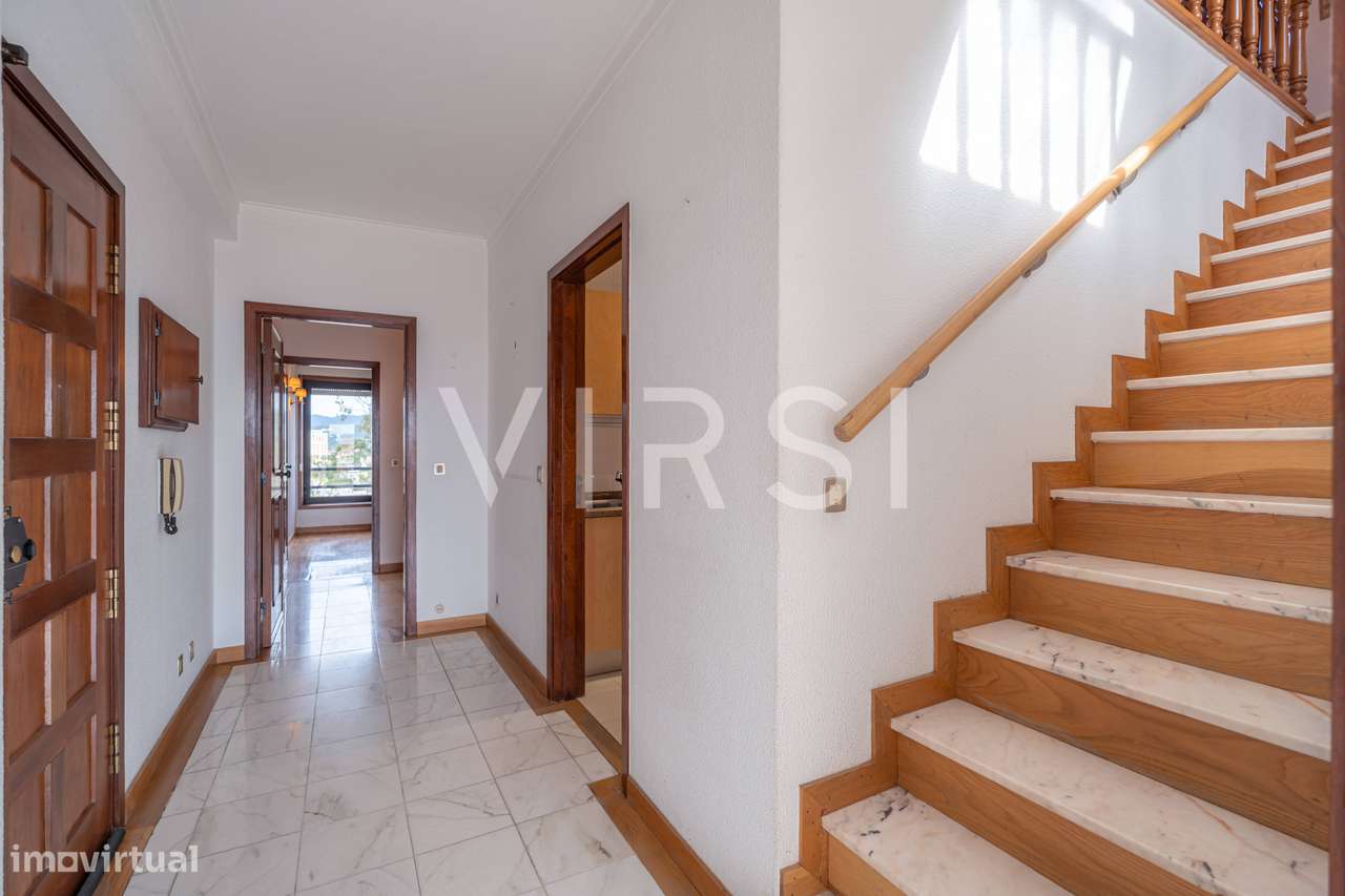 Apartamento T3 duplex c/ garagem em Coimbra - Celas-0